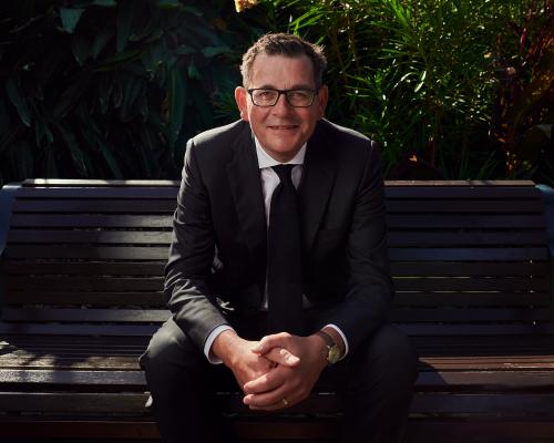 News live: work begins on $134,000 Daniel Andrews statue; 11 Australians set sail from Turkey on flotilla to Gaza
